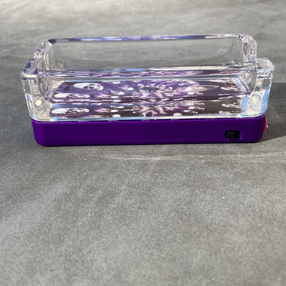 ⚜️Psychedelic Skull Head Swirl Light Up Glass Ash Tray w/Purple Base! NWT! - Picture 3 of 6